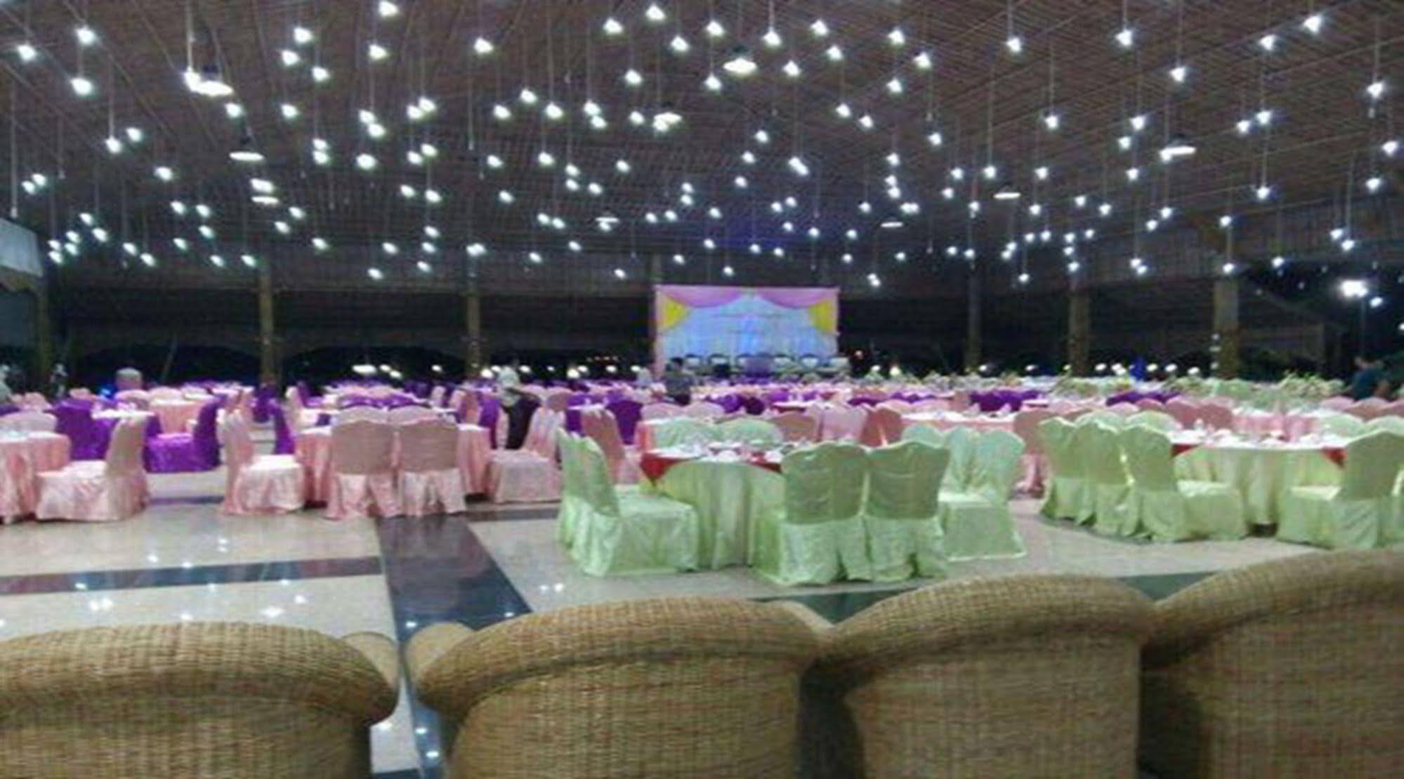 Excel River View Hotel 3*